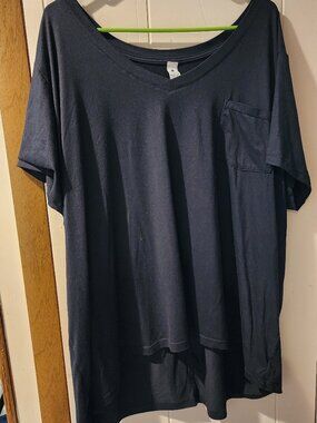 **Yogalicious Lux Black V-Neck Tee Size 3X Super Soft Pocket T-Shirt**